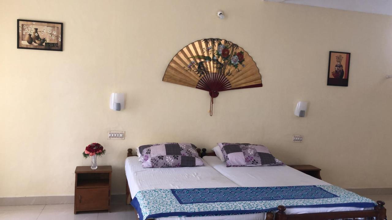 Sandy Beach Hotel Thiruvananthapuram Ngoại thất bức ảnh